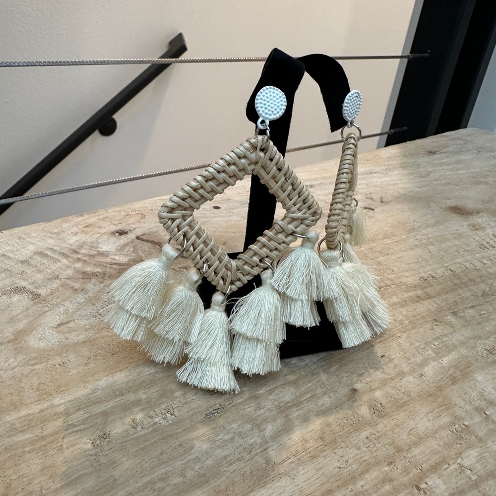 Boho Rattan Tassel Earrings Ivory Woven Statement Fringe Earring Summer Vacation - Picture 3 of 4